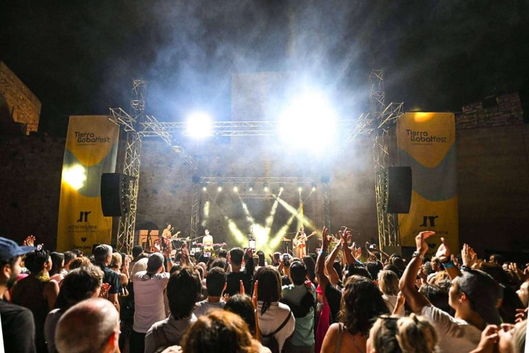 Sumergirse en la esencia de Tierra Bobal; vino, naturaleza y música a menos de una hora de Valencia