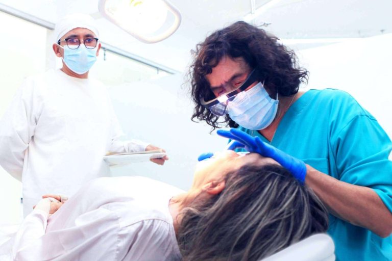 Más allá de los dientes; la importancia oculta de las encías