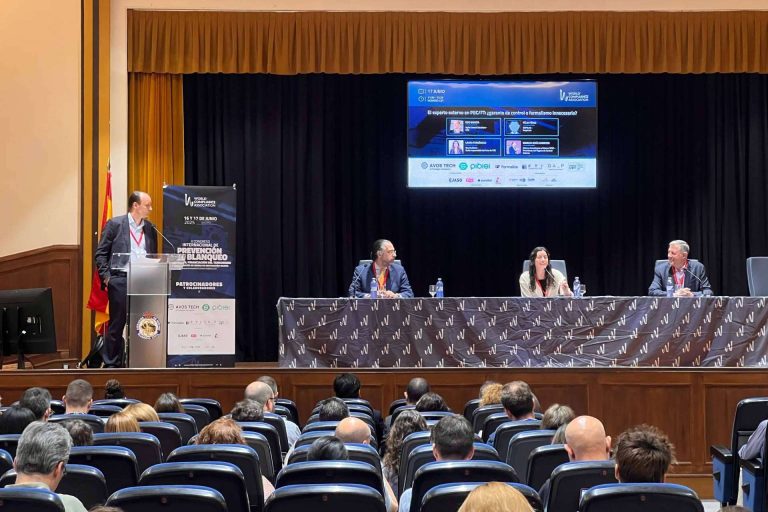 La asociación celebra un congreso de prevención del blanqueo que advierte de un cambio de modelo