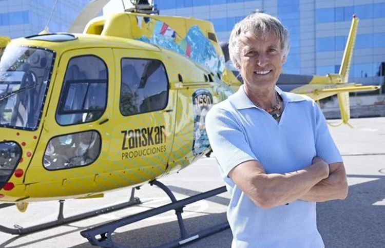 Jesús Calleja, la bala de Telecinco en la lucha encarnizada de Buenafuente e Iker Jiménez 1 Jesús Calleja Volando Voy Fuente: Mediaset