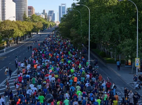 maraton madrid cortes trafico «No puedo llegar a mi casa por una maratón»: Los madrileños, hartos de los cortes cada semana por manifestaciones y eventos