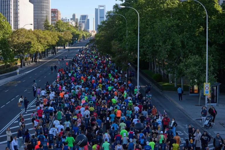 «No puedo llegar a mi casa por una maratón»: Los madrileños, hartos de los cortes cada semana por manifestaciones y eventos