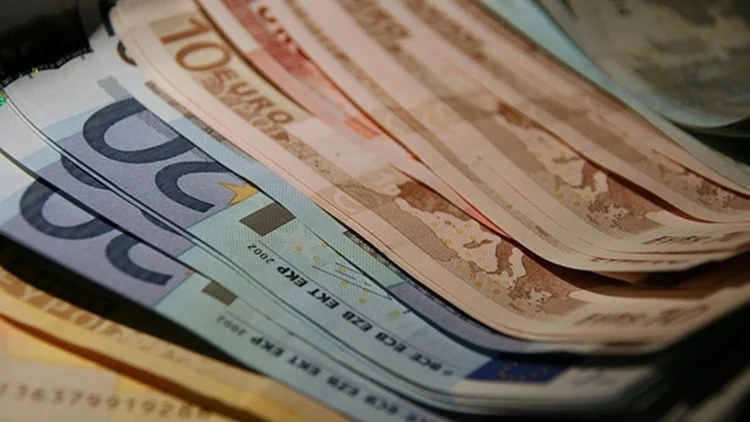 Paga extra de verano baja laboral Fuente: Freepik