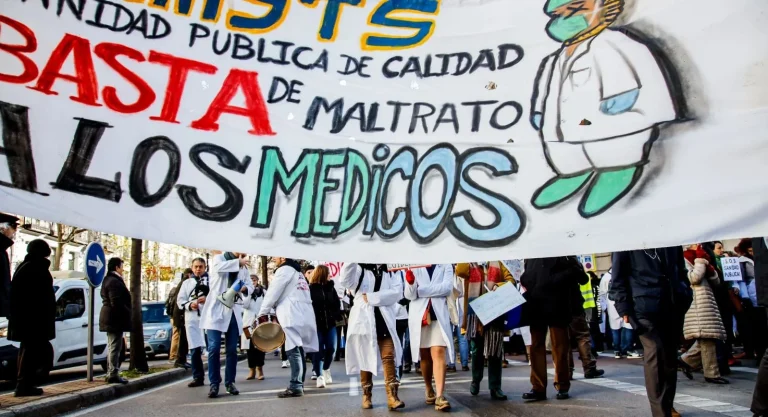 Coacciones internas en Cataluña a los médicos que acuden a la huelga general: «Estamos al límite»