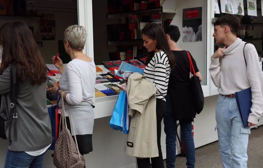 La reina Letizia en la Feria del Libro de Madrid