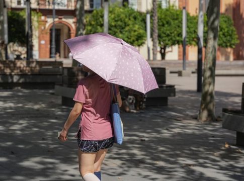 Avisos por fuerte calor y tormentas en casi toda España Avisos por fuerte calor y tormentas en casi toda España