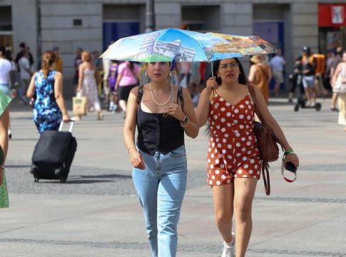 La AEMET pone en aviso por tormentas y calor a 37 provincias españolas La AEMET pone en aviso por tormentas y calor a 37 provincias españolas
