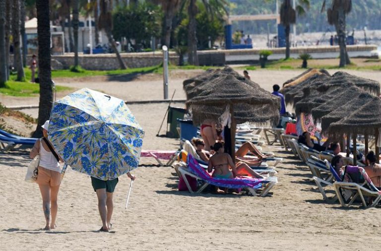 Calor abrasador, viento y oleaje: activados avisos en diez provincias españolas