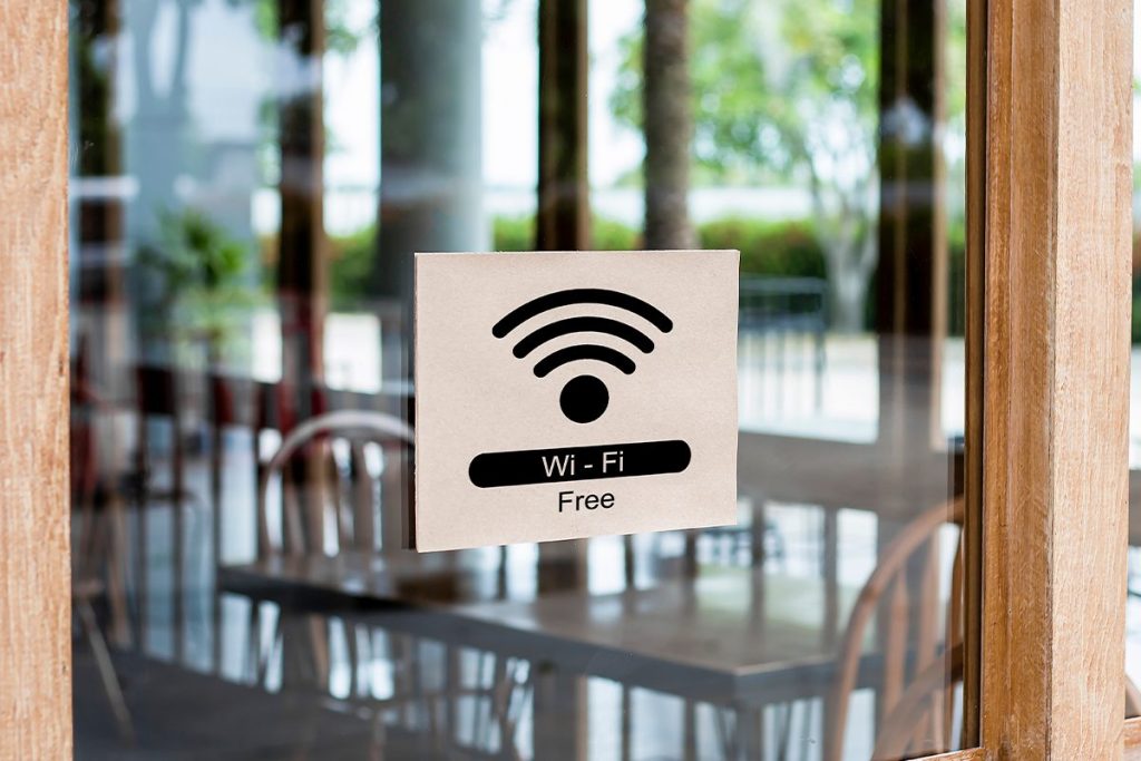 ACTIVIDADES ILEGALES EN LAS REDES WIFI PÚBLICAS