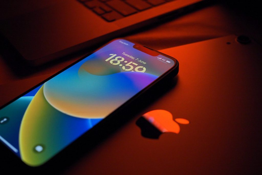 APPLE INVADE LA PRIVACIDAD DE LOS USUARIOS