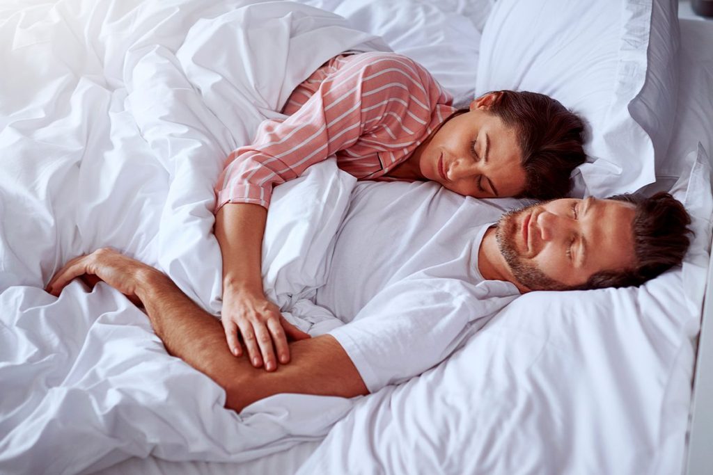 Dormir en pareja tiene estos beneficios, según la ciencia 9 CÓMO INFLUYE DORMIR EN PAREJA A LA SALUD