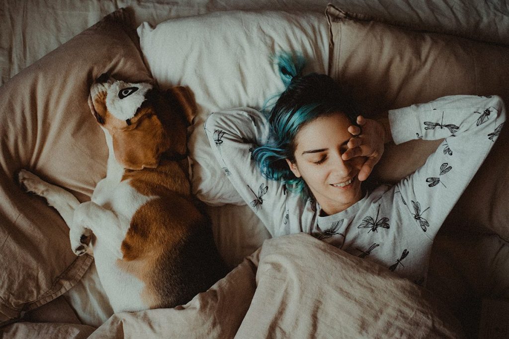 DORMIR CON TU PERRO REFUERZA EL VÍNCULO EMOCIONAL