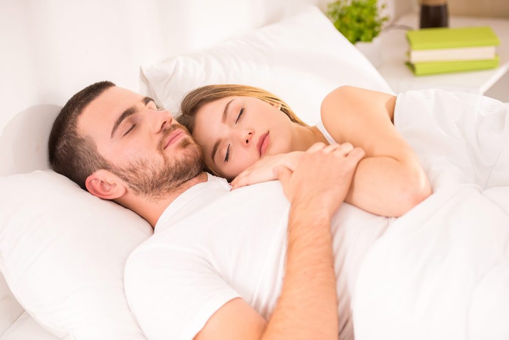 Dormir en pareja tiene estos beneficios, según la ciencia 7 DORMIR EN PAREJA, UNA PRÁCTICA QUE HA EVOLUCIONADO A LO LARGO DE LA HISTORIA