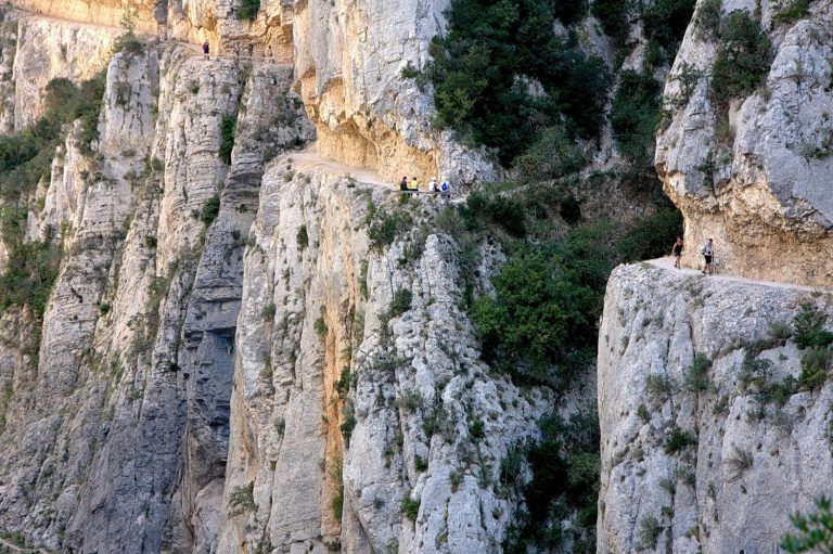 El 'Caminito del Rey' del norte: una pasarela sobre un desfiladero que te dejará sin aliento en Huesca