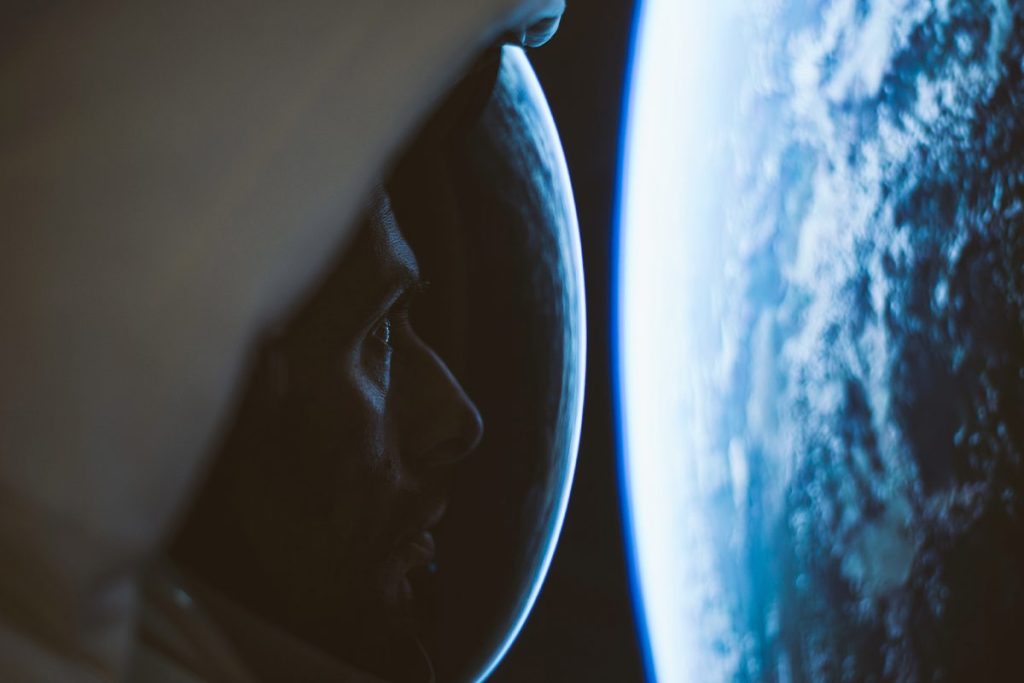 El turismo espacial podría estar más cerca de lo que se piensa: Los millonarios podrán viajar al espacio en 2027 46 EL TURISMO ESPACIAL SERÁ MÁS VIABLE PARA LA POBLACIÓN