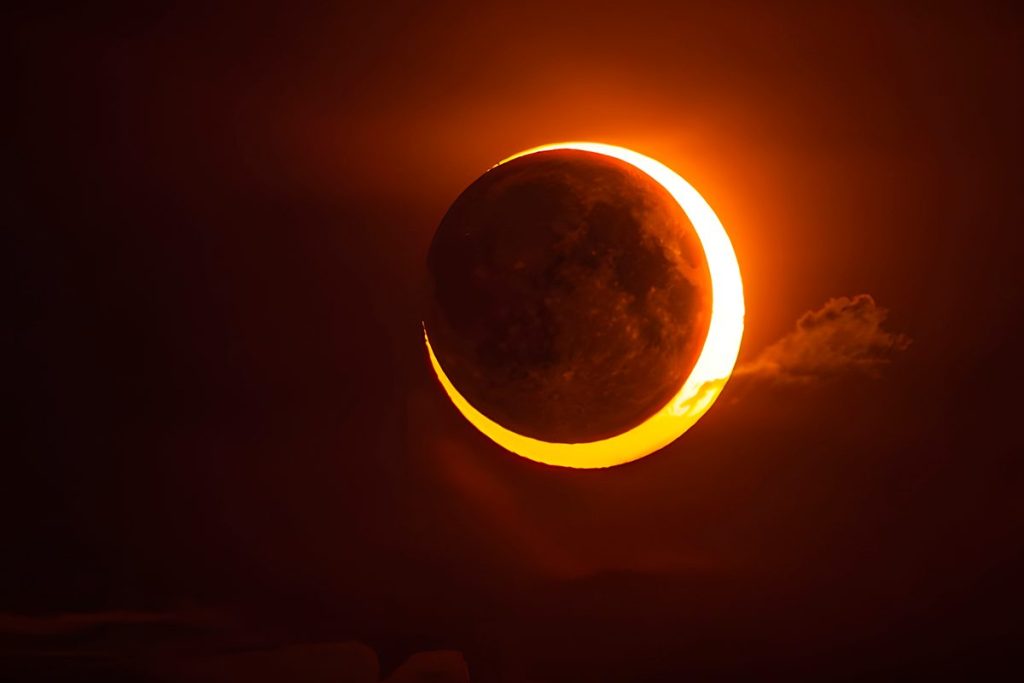 ESPAÑA SE PREPARA PARA RECIBIR UN TRÍO DE ECLIPSES