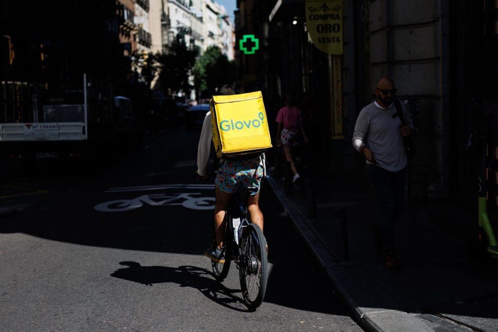 Los tribunales dan aire a Glovo pese a la 'Ley Rider' y frustran el intento de Just Eat 1 El Supremo y la Audiencia Nacional avalan a Glovo frente a los intentos de regular sus repartidores como asalariados