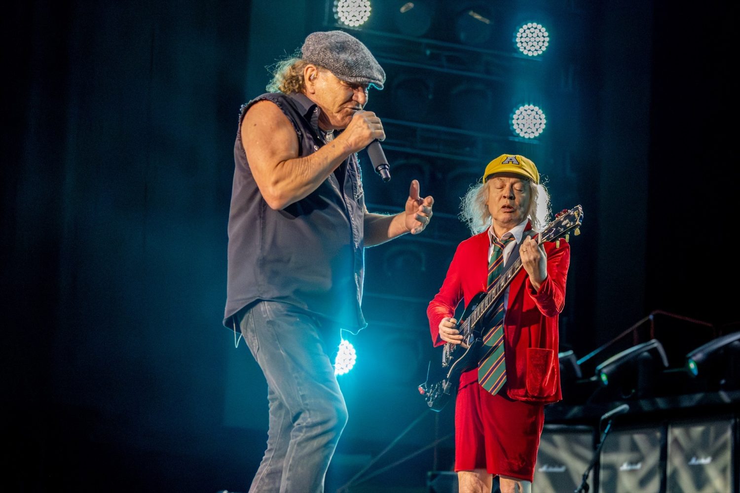 El guitarrista de la banda AC/DC, Angus Young, y el cantante de AC/DC, Brian Johnson, durante el concierto de AC/DC en el Estadio Wanda Metropolitano, a 12 de julio de 2025 (Fuente: Agencias) El guitarrista de la banda AC/DC, Angus Young, y el cantante de AC/DC, Brian Johnson, durante el concierto de AC/DC en el Estadio Wanda Metropolitano, a 12 de julio de 2025 (Fuente: Agencias)