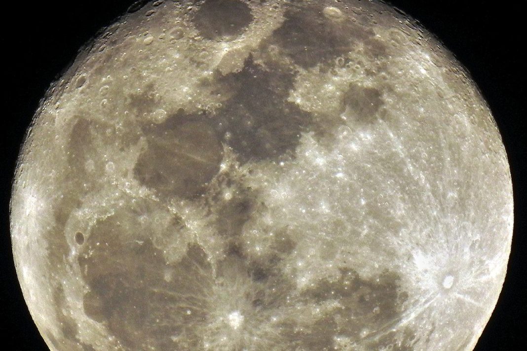 FUENTE AUTOSUFICIENTE DE OXÍGENO Y ENERGÍA EN LA LUNA