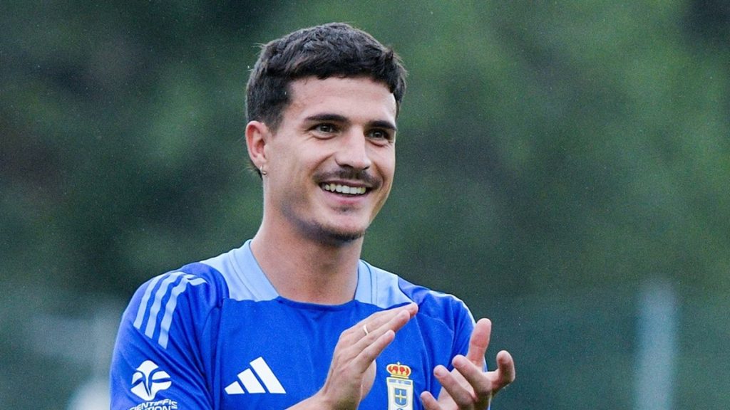 La polémica cláusula de Seoane que rompe en pedazos al Real Oviedo 1 Seoane Real Oviedo