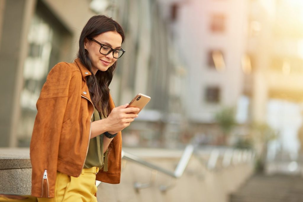 LA ADICCIÓN AL MÓVIL Y SU IMPACTO NEGATIVO