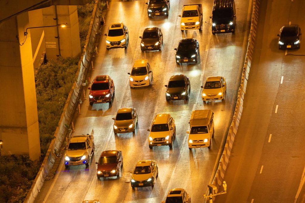 LAS APPS MÓVILES AYUDAN A EVITAR ATASCOS