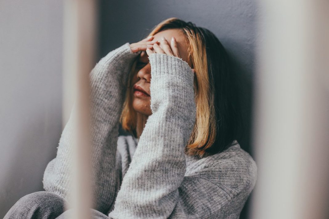 LIMITAS LAS NOTICIAS NEGATIVAS AYUDA A REDUCIR LA DEPRESIÓN