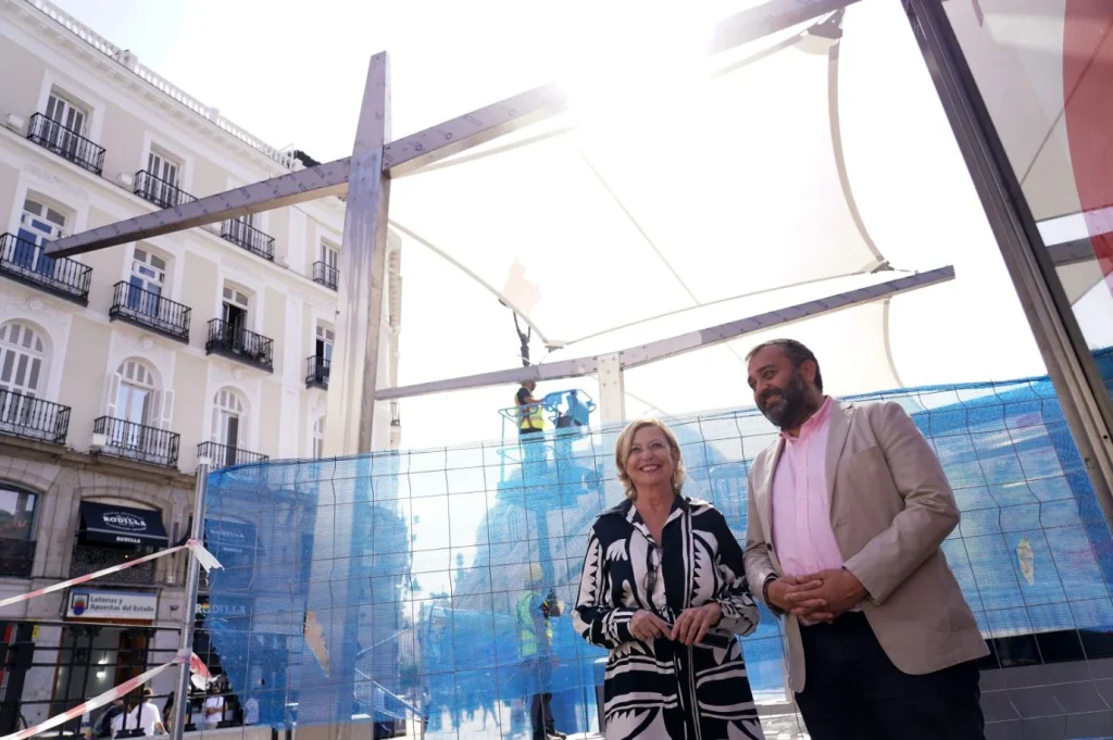La delegada de Obras y Equipamientos, Paloma García Romero, acompañada del concejal de Centro, Carlos Segura