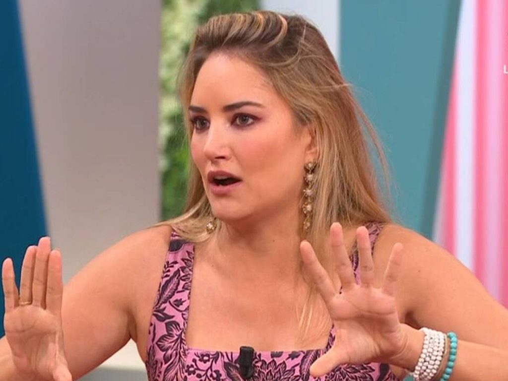 La réplica incómoda y el enfado de la modelo