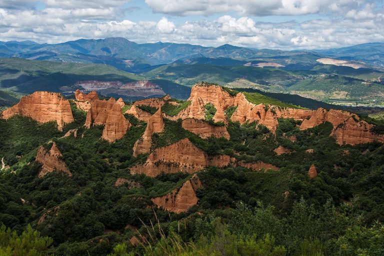 Las 'minas de oro' romanas que tiñeron de rojo un paisaje entero en León y hoy son Patrimonio de la Humanidad