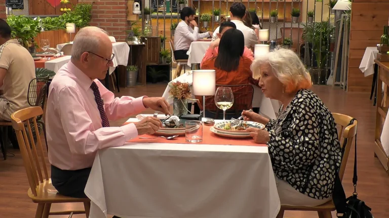 Le frena los pies a su cita en 'First Dates' por maleducado