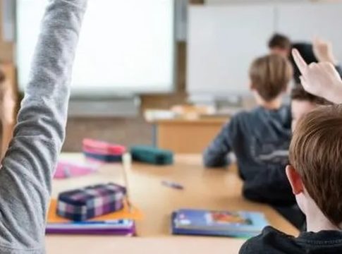Los colegios buscan profesores con urgencia se puede trabajar sin necesidad de opositar Un aula de un colegio