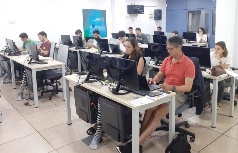 Madrid lanza su 'Silicon Valley del paro' con formación gratis para jóvenes y desempleados