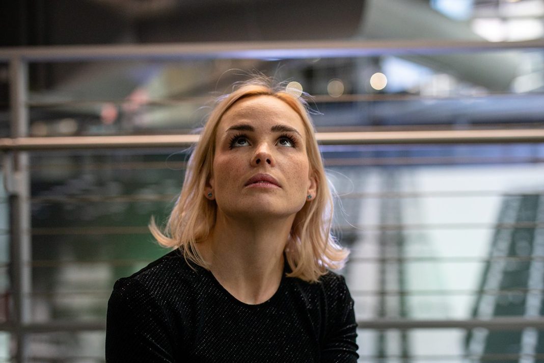 PERSONAS QUE SE SIENTEN OBSERVADAS