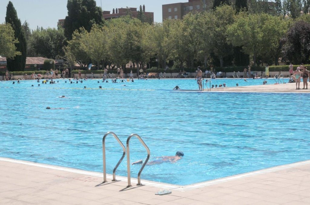 Récord histórico: 25 piscinas abiertas para combatir el calor