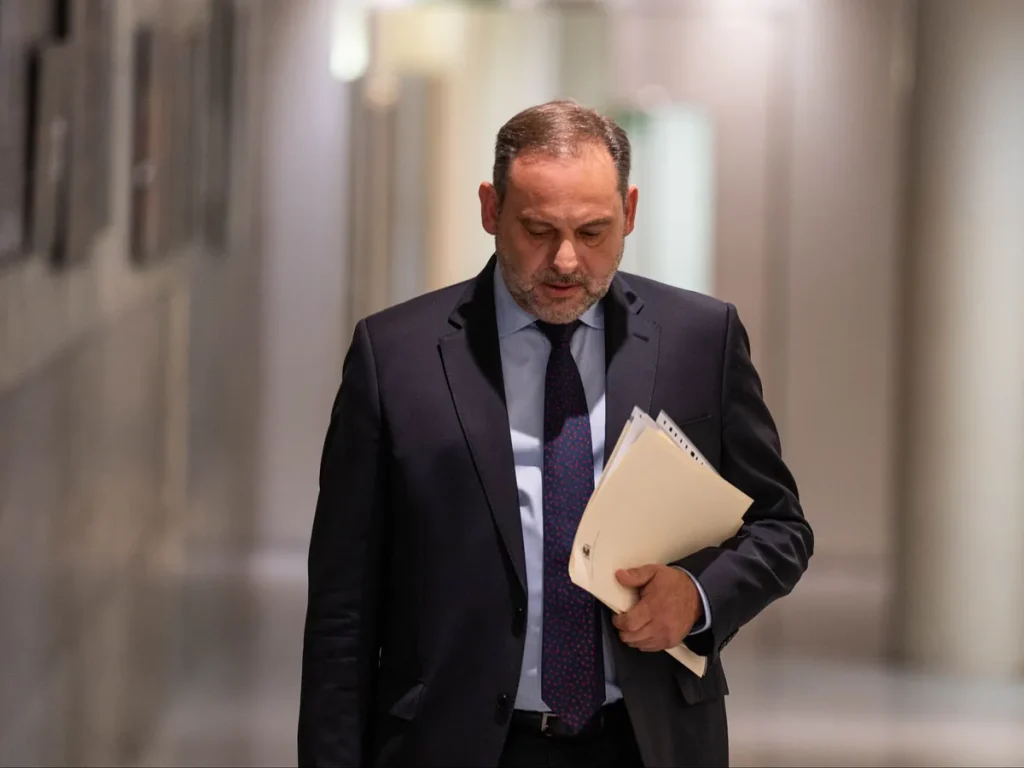 Referencias a su vínculo con José Luis Ábalos