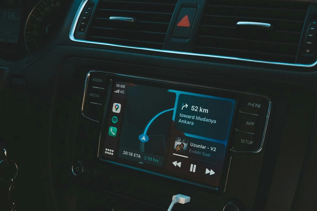 SANCIONES DE LA DGT SI TE DISTRAES POR CULPA DE WHATSAPP