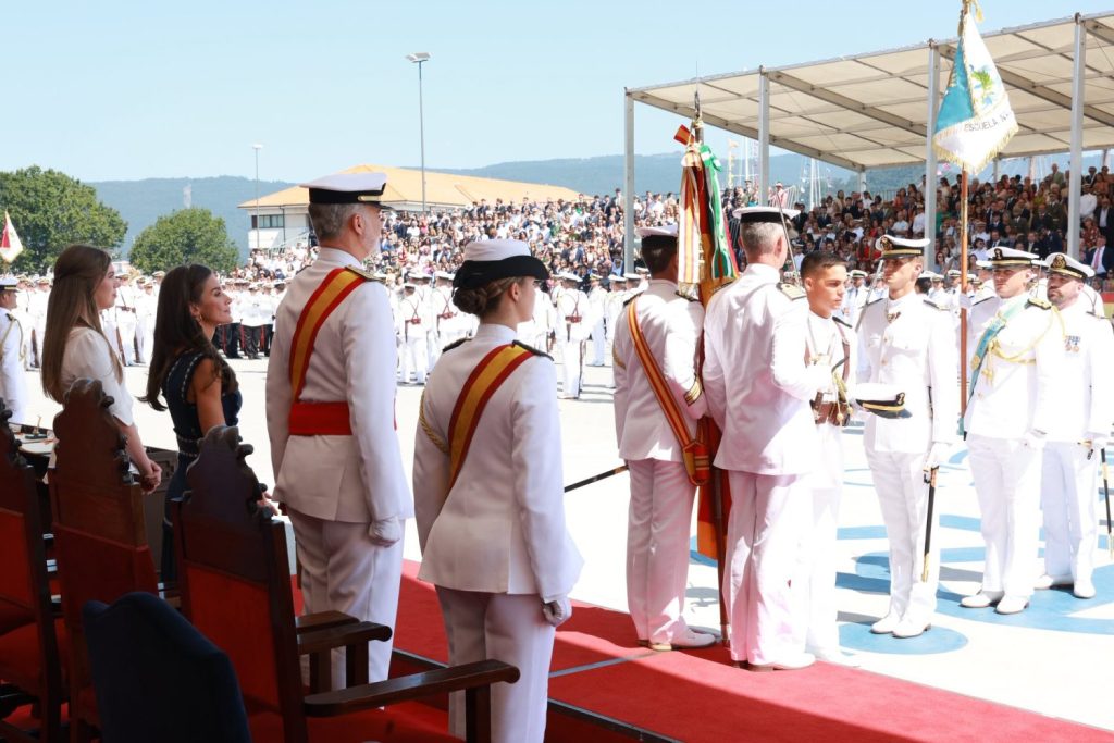 Leonor intenta mantener el protocolo, pero no logra ocultar la emoción