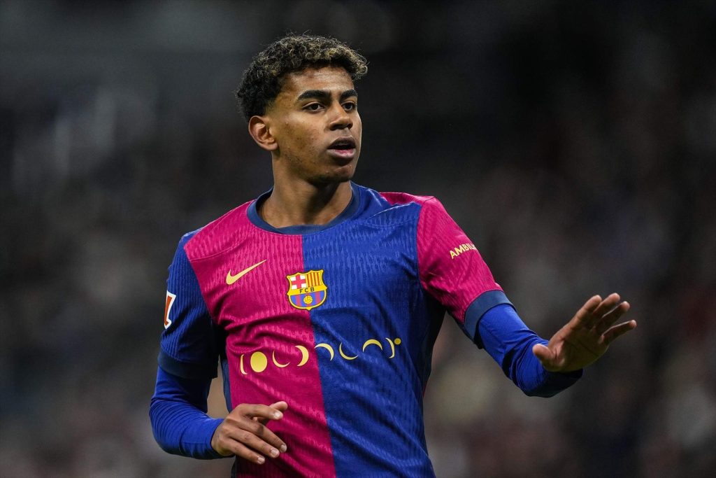 Lamine Yamal desvela la conversación con Xavi Hernández tras su histórico debut en el Barça: "Cómo puede ser que no estés jugando?" Fuente: Agencias