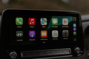 USA WHATSAPP EN EL COCHE SIN MULTAS DE LA DGT