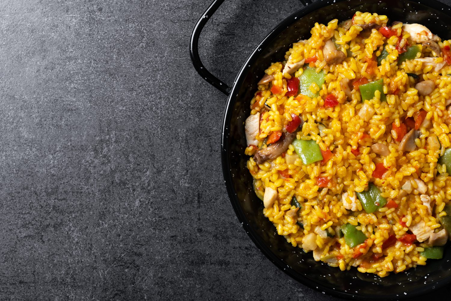 Paella La paella valenciana original lleva este ingrediente inesperado que nadie menciona