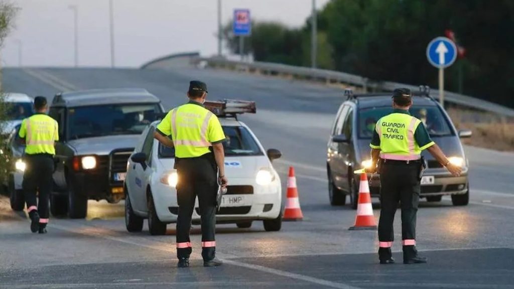 Dormir en el coche es ilegal y esta es la multa que te pueden poner Fuente: Europa Press