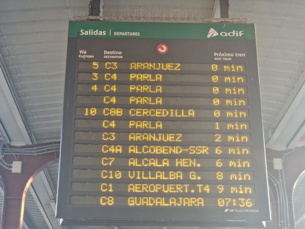 Paneles confusos en la estación de Chamartín