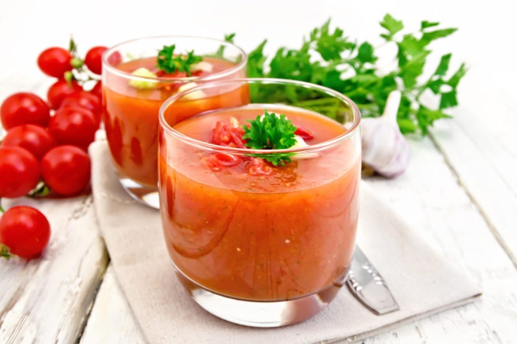 Así se prepara un gazpacho sin pan ni pepino del chef Dani García que potencia el sabor del tomate al 100% 137 LA EMULSIÓN PERFECTA: EL ARTE DE CONSEGUIR LA TEXTURA SOÑADA