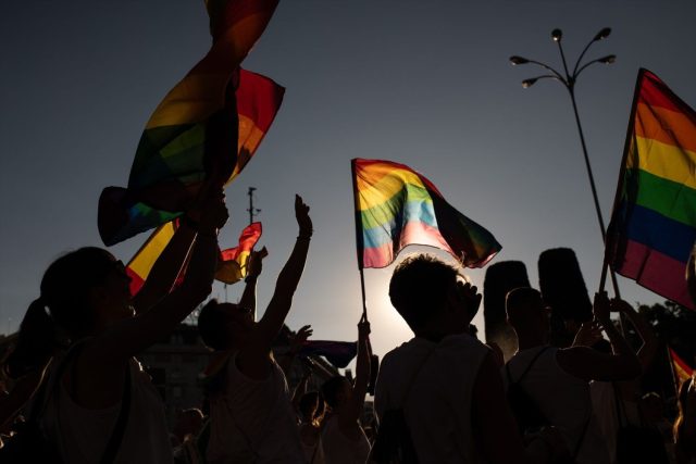 Qué cambia para el colectivo LGTBI si el 29N hace decaer la ley contra las terapias de conversión