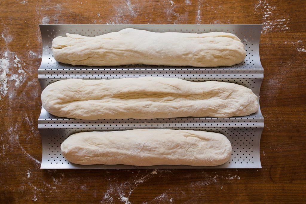 Este es el ingrediente que añaden los panaderos profesionales a la masa para un pan con una corteza más crujiente y dorada 73 MÁS ALLÁ DE LO CRUJIENTE: EL IMPACTO INESPERADO EN LA MIGA Y LA CONSERVACIÓN DEL PAN