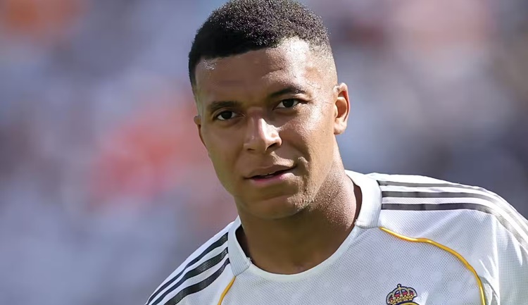Mbappé amplía su ventaja con el Real Madrid 1 Mbappé Fuente: Cordon Press