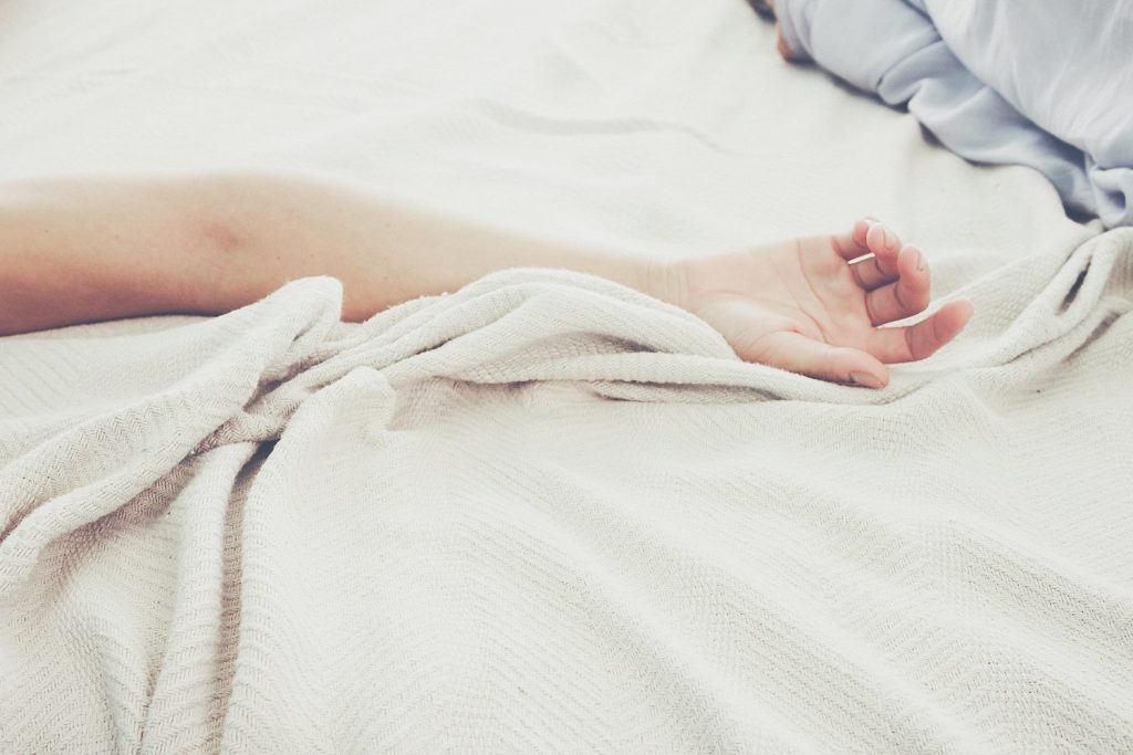 Dormir sin ropa en verano tiene más beneficios de los que imaginas 27 Menos estrés y mejora la regulación hormonal