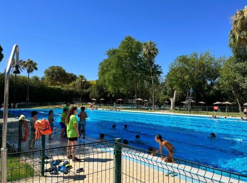 Piscina municipal de San Juan de Alcalá de Guadaíra (Sevilla) Empadronados y no empadronados en las piscinas municipales