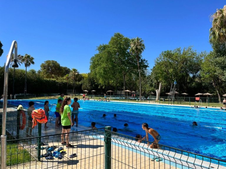 Las piscinas municipales de Sevilla adelantan su apertura: fines de semana de junio a 5 euros